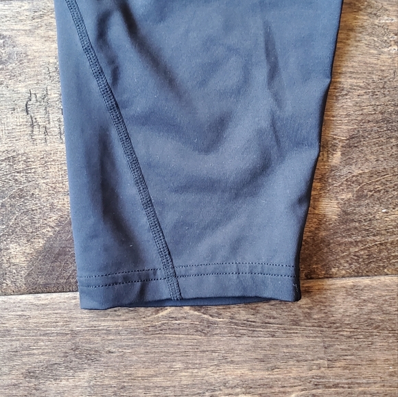 NWOT 2XU fitness leggings 3/4th cropped size L - Picture 3 of 7